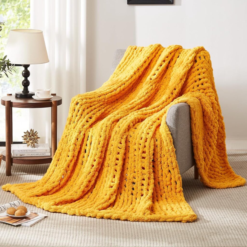 L'AGRATY Chenille Chunky Knit Blanket.