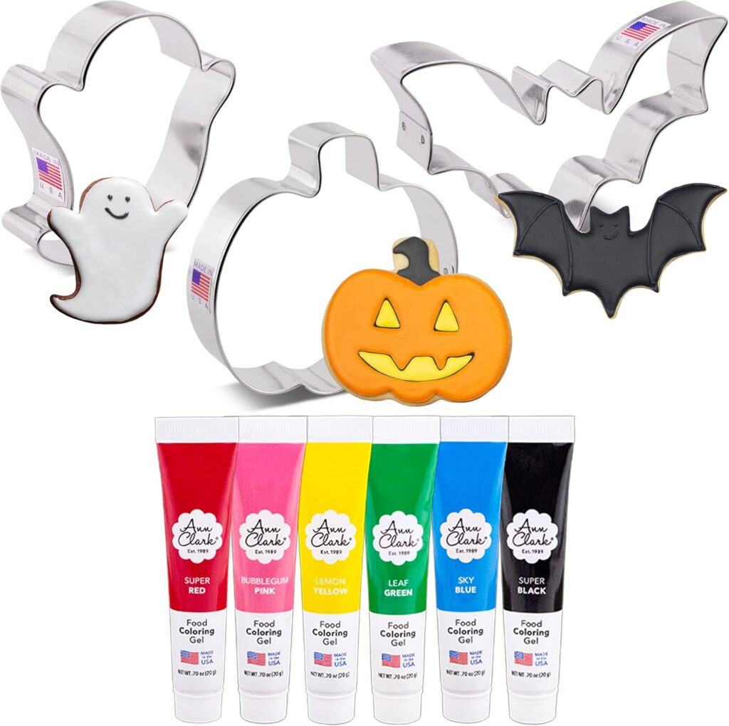 Coloring and halloween forms shaping baking set